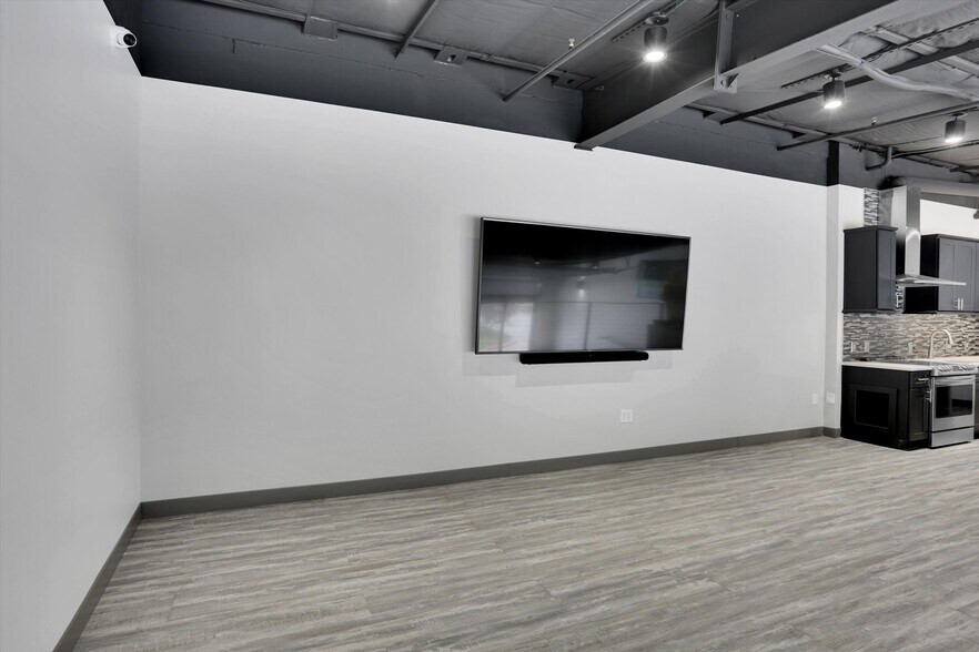 More Photos Of 6767 All Stars Ave, Frisco Showroom For Sale