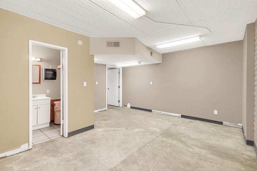 More Photos Of 78 W Ray Rd, Chandler Convenience Store For Lease