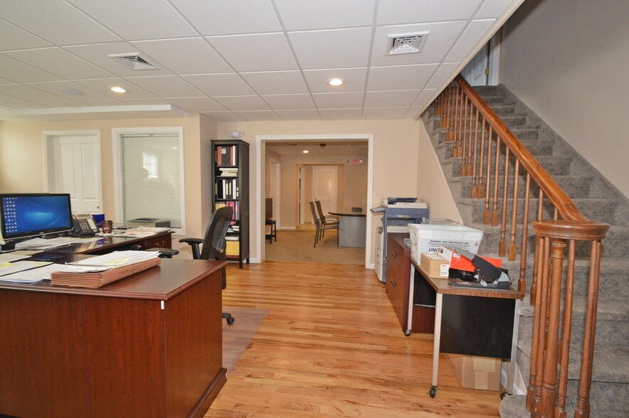 More Photos Of 590 Sunrise Hwy, Baldwin Freestanding For Lease