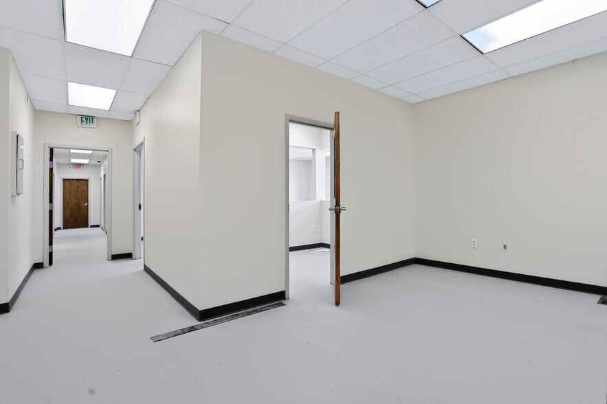 More Photos Of 6635 E 21st St, Indianapolis Office For Sale