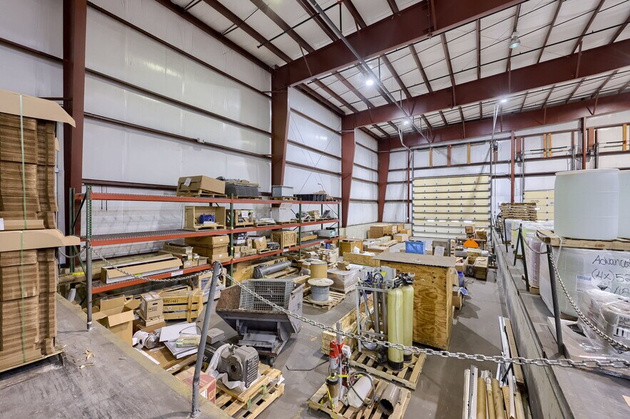 More Photos Of 300 Commerce Dr, New Holland Distribution For Sale
