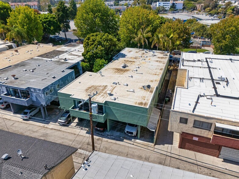 More Photos Of 7736 Paseo del Rey, Venice Apartments For Sale