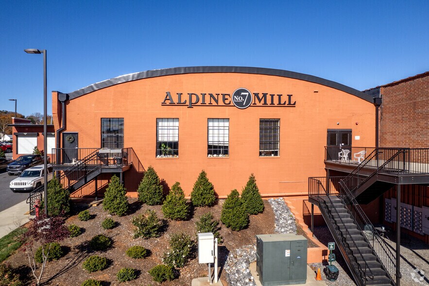 More Photos Of 109 E Fleming Dr, Morganton Apartments For Lease