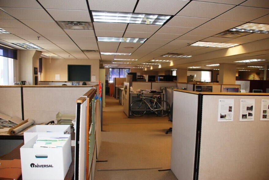 More Photos Of 136 Center St, Old Town Office For Sale
