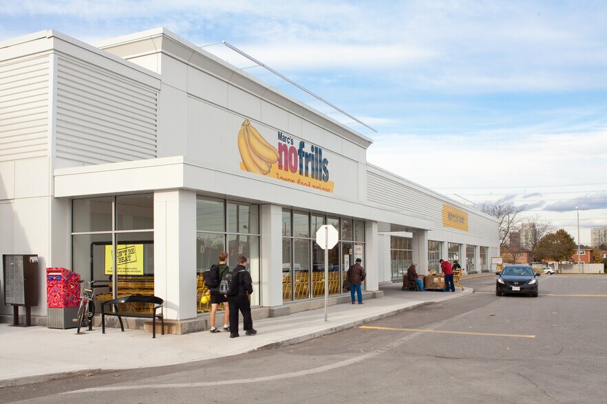 More Photos Of 925 Rathburn Rd E, Mississauga General Retail For Lease