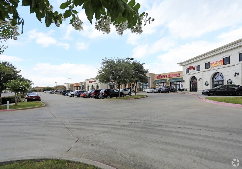 More Photos Of 921 W Belt Line Rd, DeSoto Freestanding For Lease