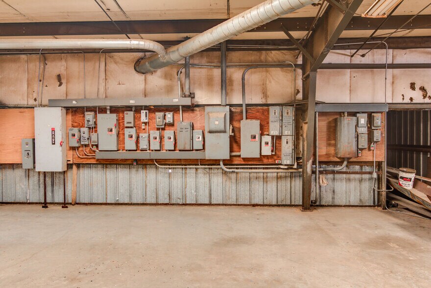 More Photos Of 720 E Main St, Ashdown Warehouse For Sale