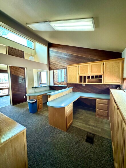 More Photos Of 496 East Ave, Lincoln Medical For Lease