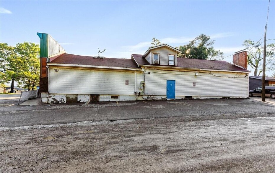 More Photos Of 1209 W Oakley Park Rd, Wolverine Lake Apartments For Sale