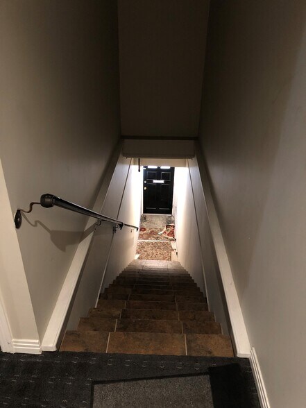 More Photos Of 95 N Arroyo Pky, Pasadena General Retail For Sale