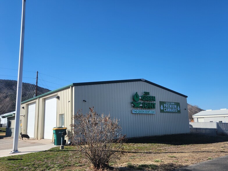 More Photos Of 2102 Airport Rd, Rifle Warehouse For Sale