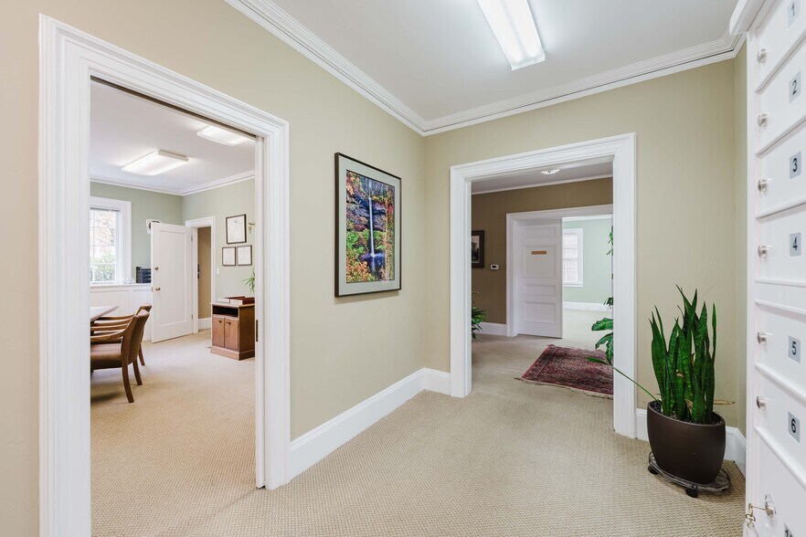 More Photos Of 2165 SW Main St, Portland Office For Sale