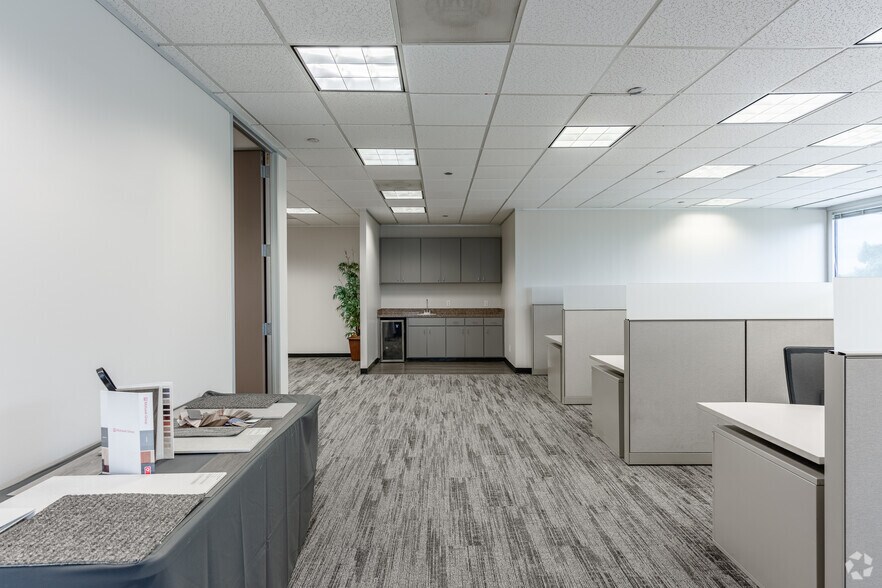 More Photos Of 1301 S Bowen Rd, Arlington Coworking Space