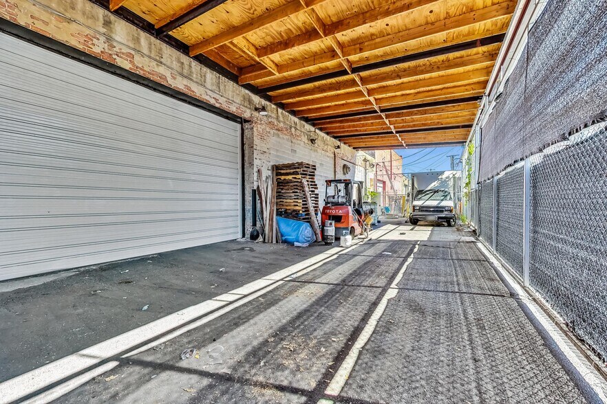 More Photos Of 3693-3705 W Grand Ave, Chicago Warehouse For Sale
