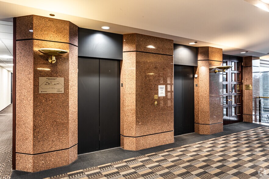 More Photos Of 12444 Powerscourt Dr, Des Peres Office For Lease