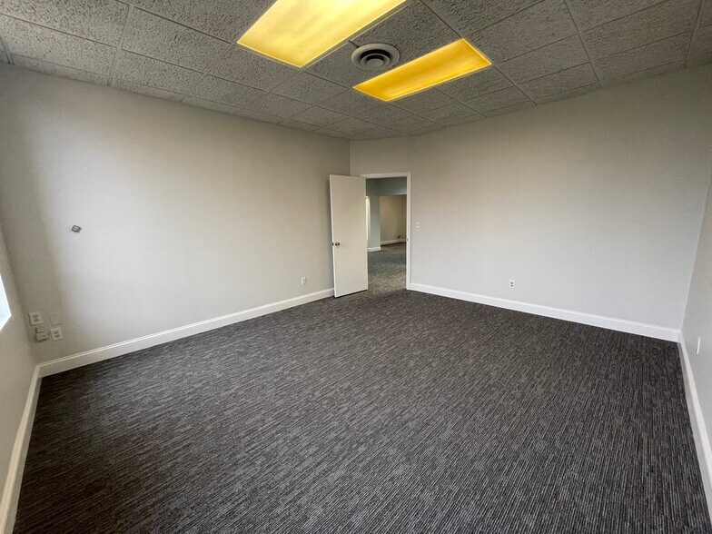 More Photos Of 80 Maple Ave, Smithtown Office For Lease