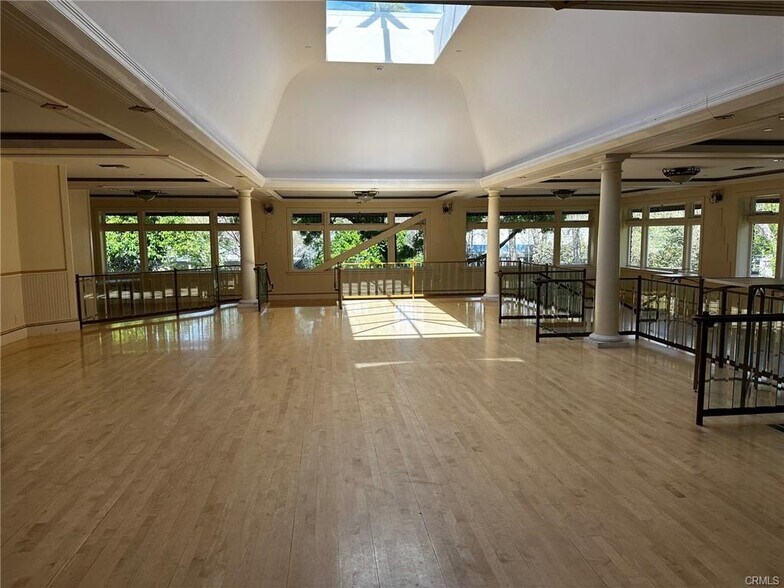 More Photos Of 200 Wall St, Chico Bar For Sale