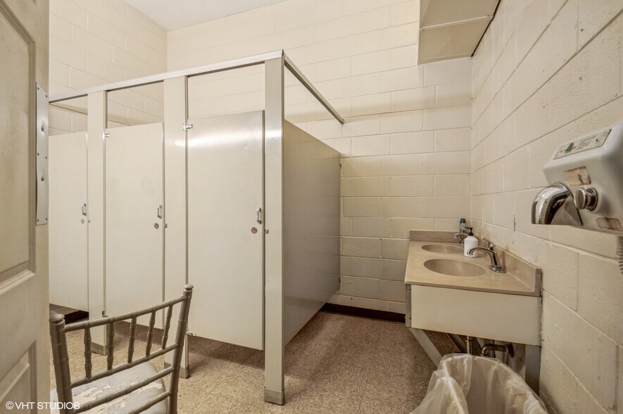 More Photos Of 6940 W Belmont Ave, Chicago Specialty For Sale