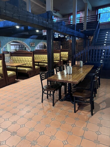 More Photos Of 300 Derby St, Salem Restaurant For Lease