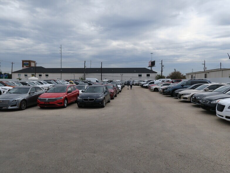 More Photos Of 6011 Skyline Dr, Houston Auto Dealership For Lease