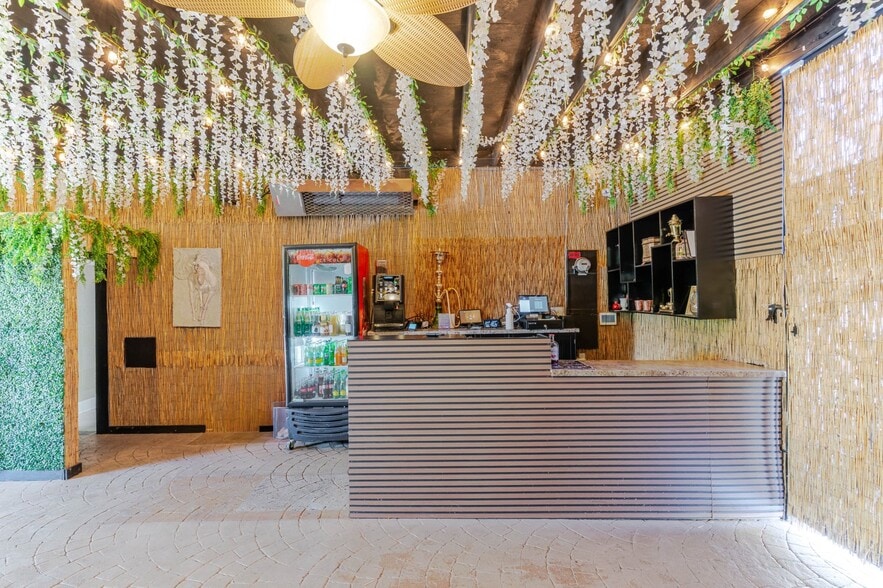 More Photos Of 6500 Foothill Blvd, Tujunga Restaurant For Sale