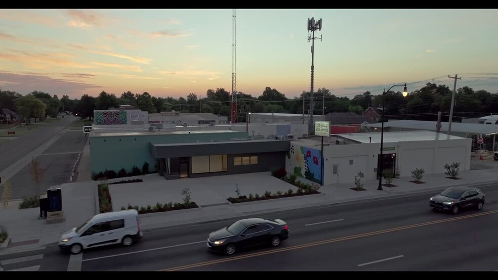 Primary Photo Of 402 E Main St, Norman General Retail For Lease