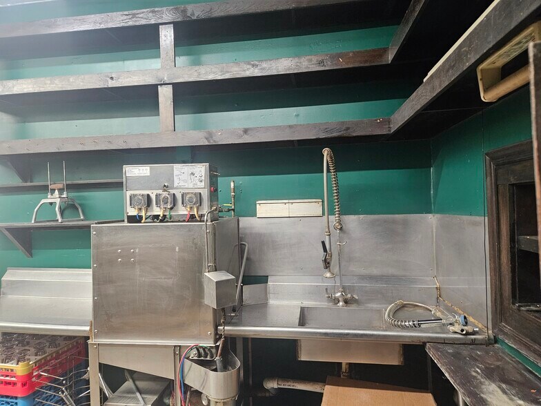 More Photos Of 220 Sycamore St, Oil City General Retail For Sale