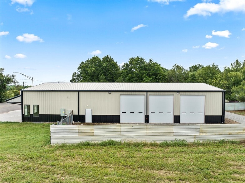 More Photos Of 7725 NE 23rd St, Oklahoma City Warehouse For Lease