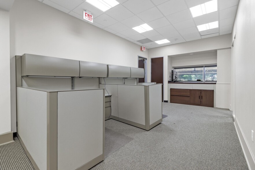 More Photos Of 1600 N Redbud Blvd, McKinney Office For Sale
