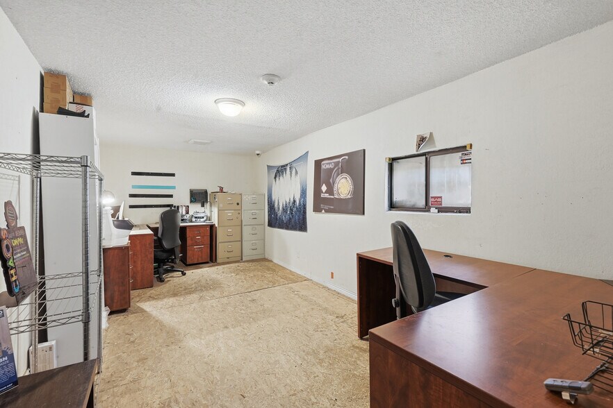 More Photos Of 2553 Sheridan Blvd, Edgewater Storefront Retail Office For Sale