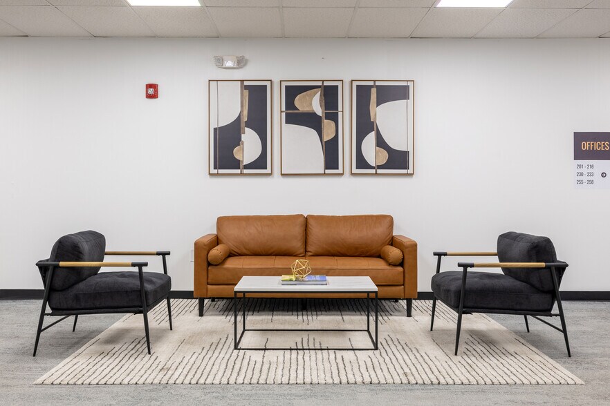 More Photos Of 25 N Market St, Jacksonville Coworking Space