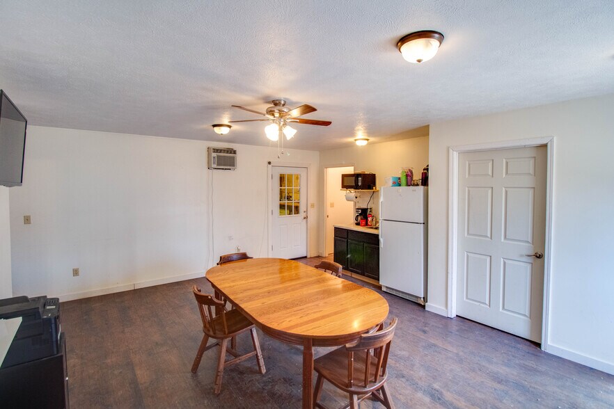 More Photos Of 200 Mounts st, Carlinville Industrial For Sale