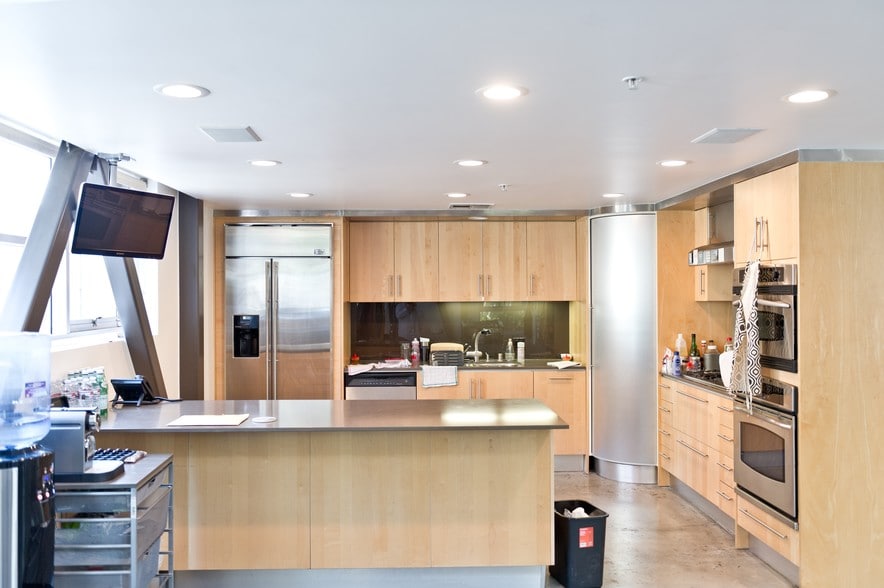 More Photos Of 2100 Abbot Kinney Blvd, Venice Office For Lease