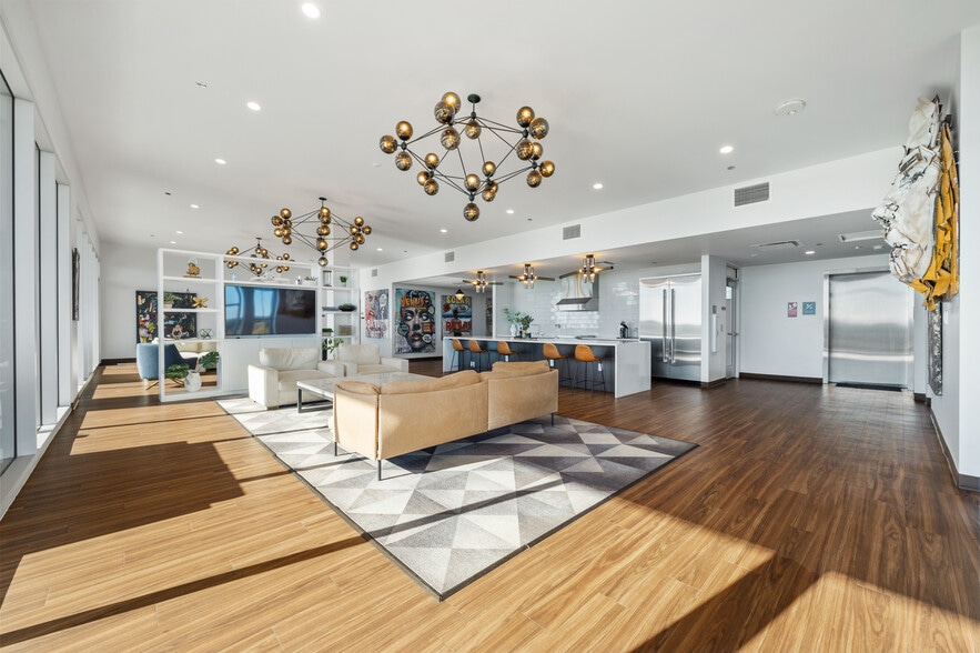 More Photos Of 4229 FM 620, Austin Showroom For Sale