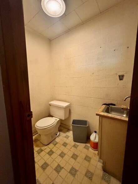 More Photos Of 868 State Route 3 and 12, Hinton Flex For Sale