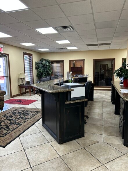 More Photos Of 4404 NW Cache Rd, Lawton Unknown For Lease