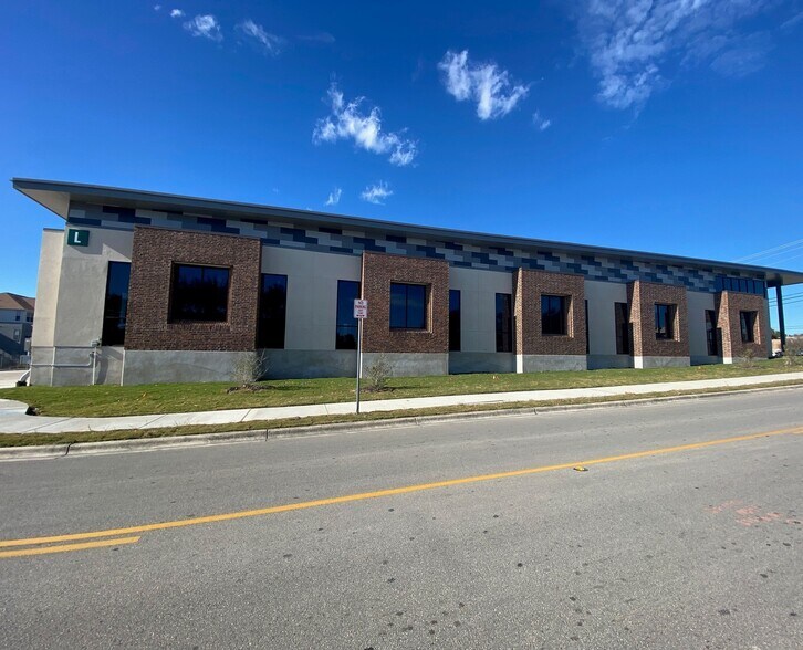 More Photos Of 1310 Wonder World Dr, San Marcos Storefront Retail Office For Lease