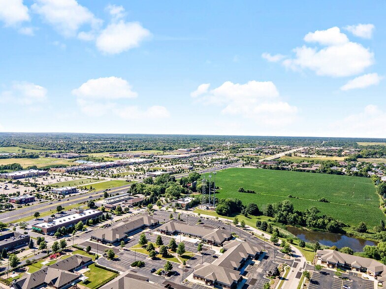 More Photos Of 1446 Merchant Dr, Algonquin Medical For Sale