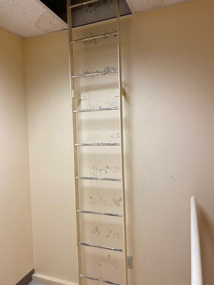 More Photos Of 345 N Main St, New City Office For Sale