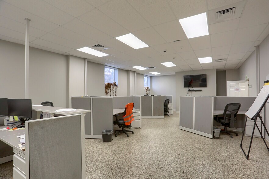 More Photos Of 1180 S Cameron St, Harrisburg Light Manufacturing For Lease