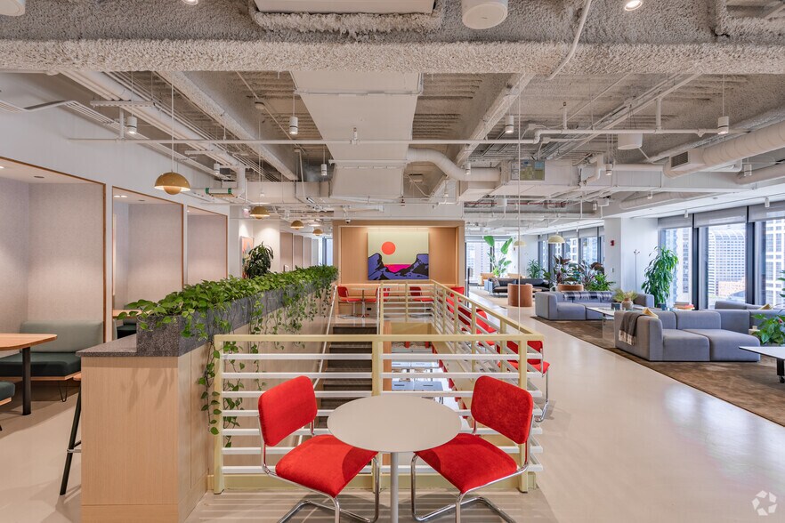More Photos Of 330 N Wabash Ave, Chicago Coworking Space