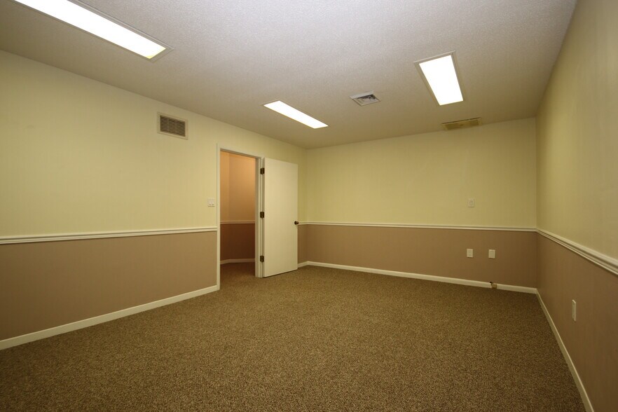 More Photos Of 561 S Duncan Ave, Clearwater Medical For Sale