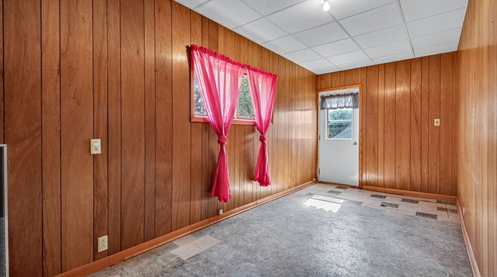 More Photos Of 113 S Main St, Greenwood Office For Sale