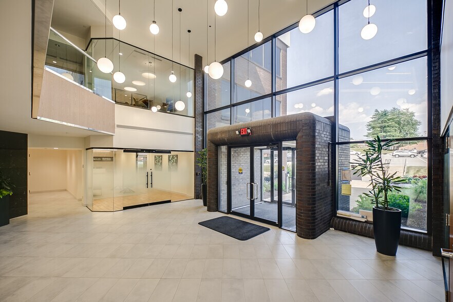 More Photos Of 11701 Borman Dr, Saint Louis Office For Sale