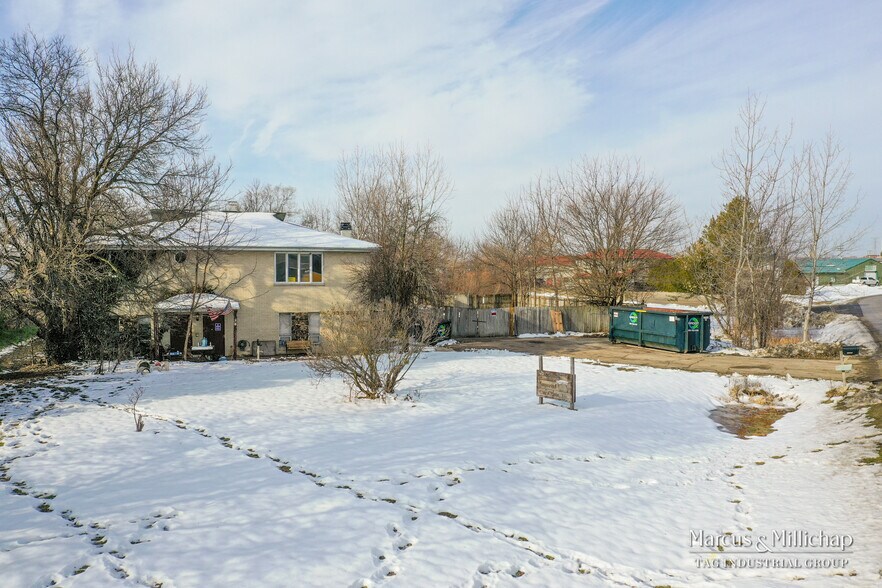 More Photos Of 10S336 Schoger Dr, Naperville Flex For Sale