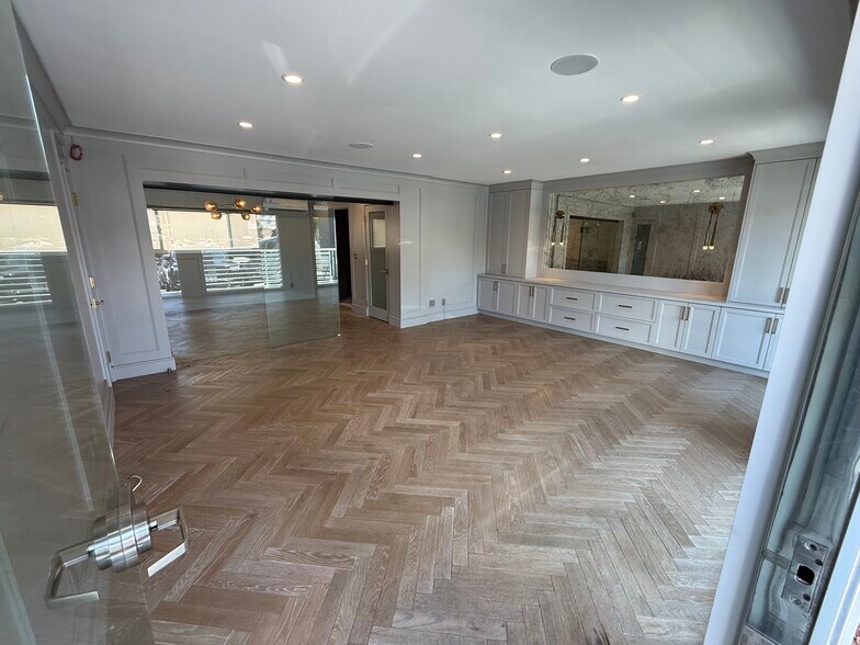 More Photos Of 733 10th St, Santa Monica Storefront Retail Office For Lease