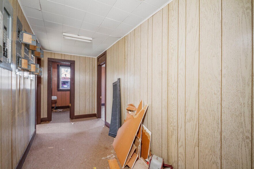 More Photos Of 333 Main St, Gainesville Office For Sale