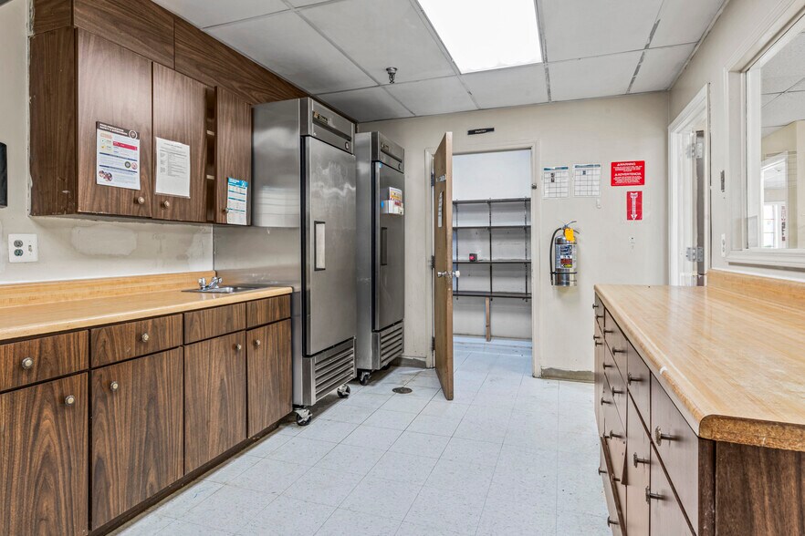 More Photos Of 211 Edds Ln, Sterling Schools For Sale