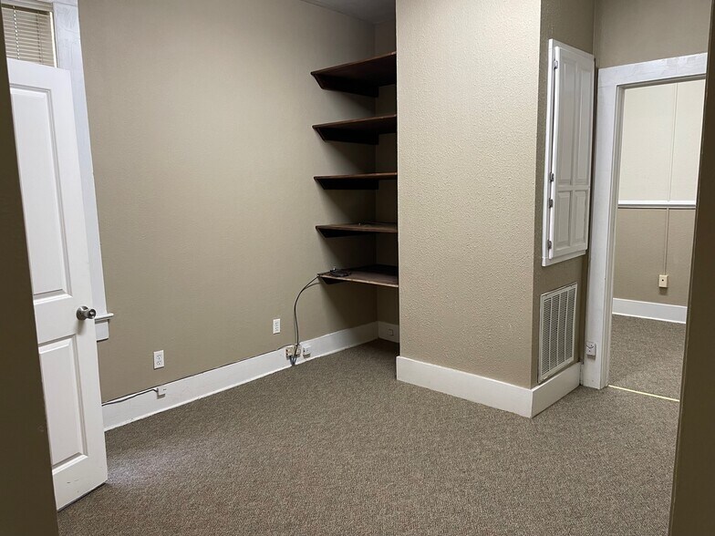 More Photos Of 2019 Government St, Baton Rouge Office For Sale