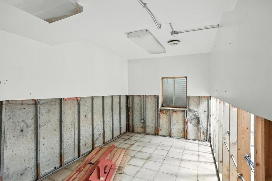 More Photos Of 32-34 W Burlington Ave, Westmont Office For Sale